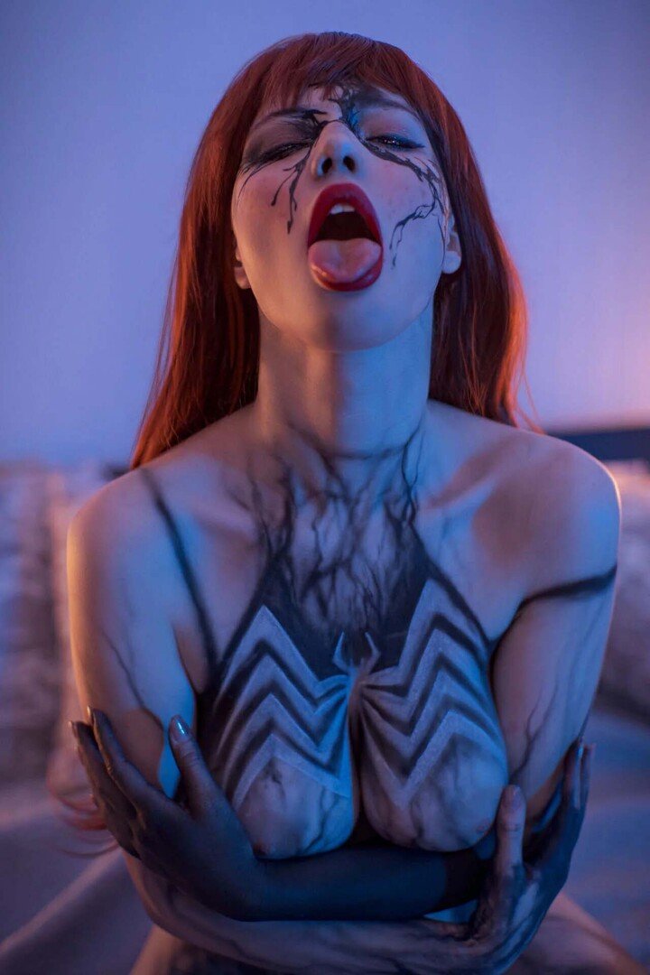 gái xinh cosplay venom