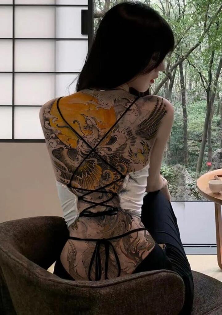 Ảnh Gái Xinh Xăm Kín Lưng (1)