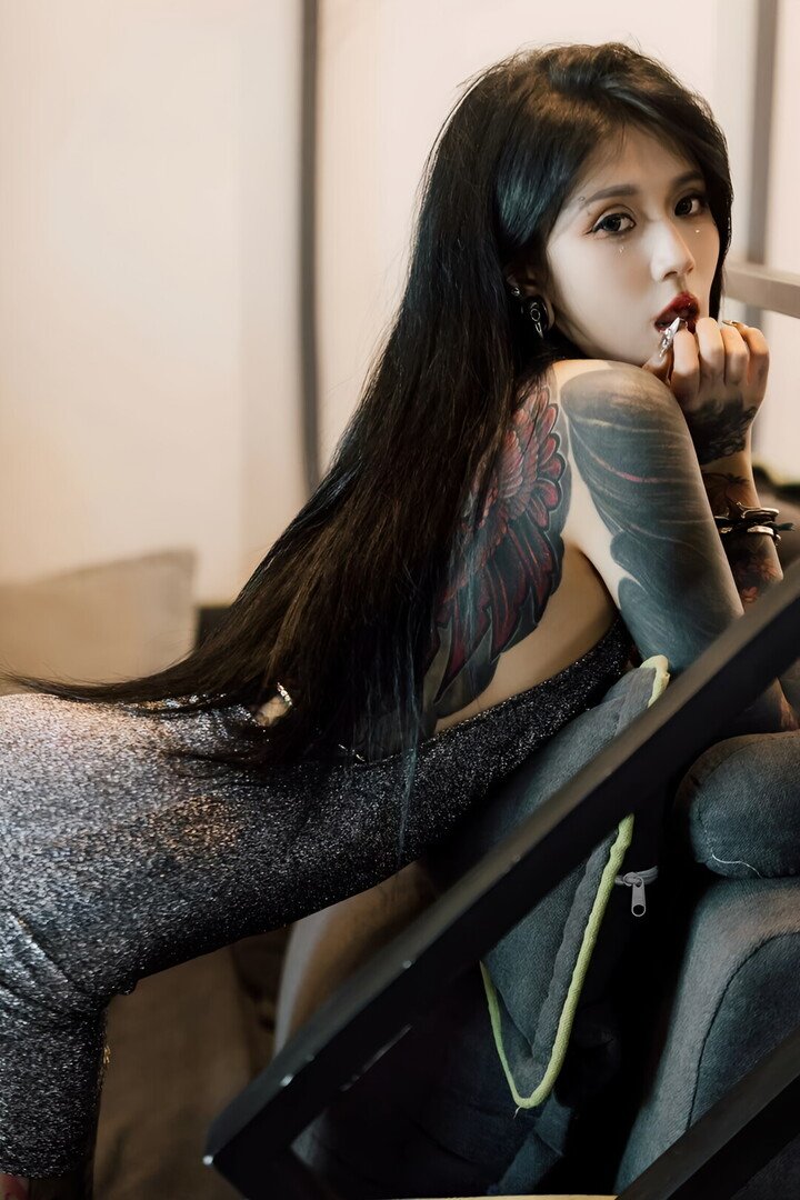 Ảnh Gái Xinh Xăm Kín Lưng (1)