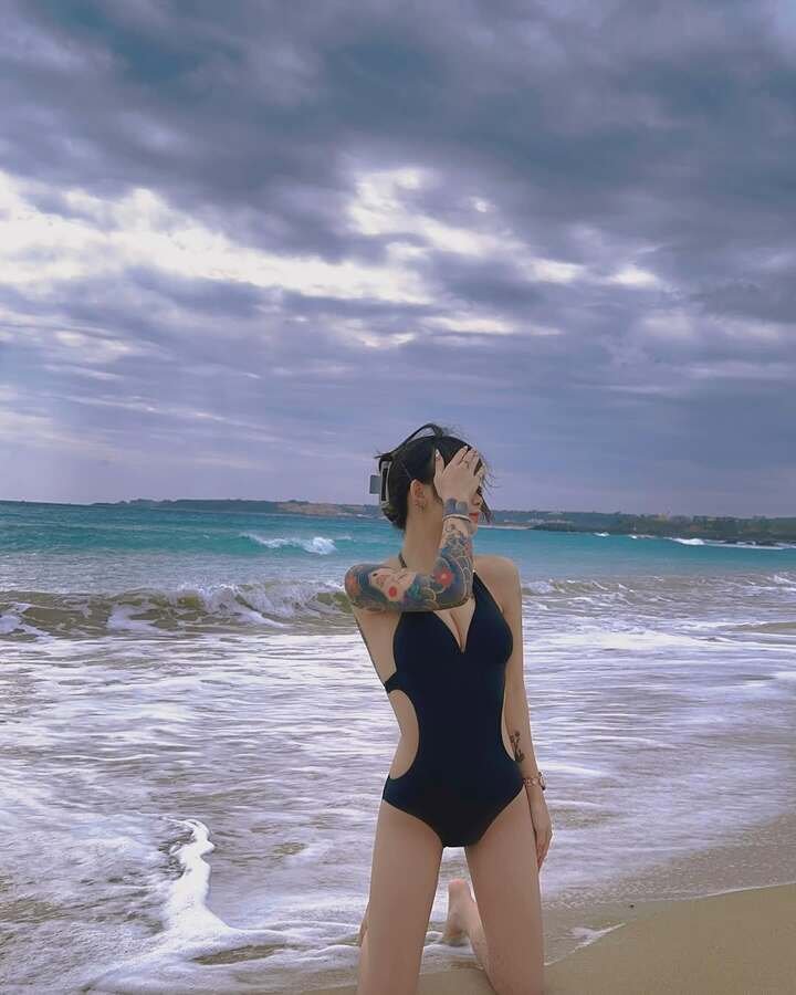 Ảnh Gái Xinh Xăm Mặc Bikini (2)