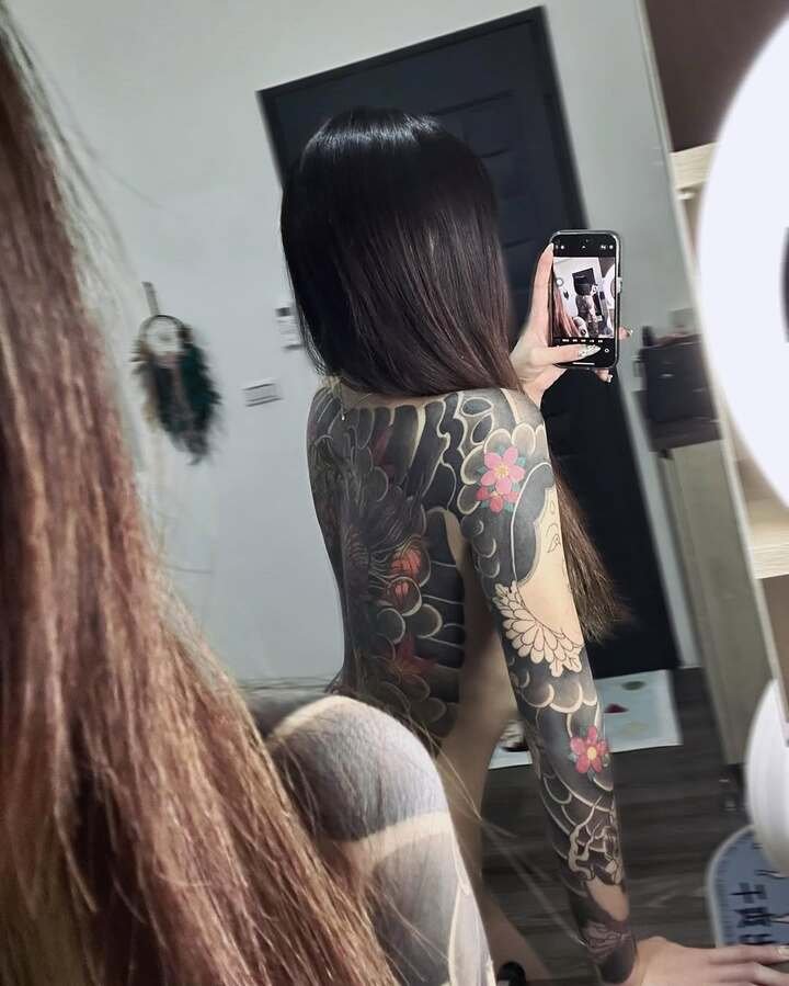 ảnh sex gái xinh xăm trổ (3)