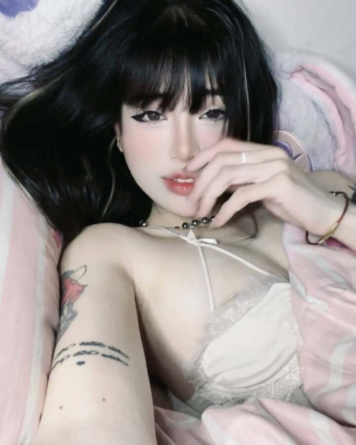 sex gái xinh xăm mình