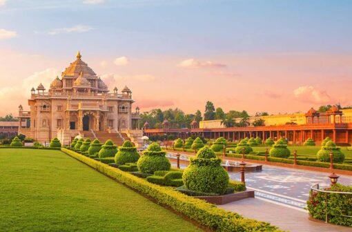 Vùng trũng miền Trung bị ngập lụt, chia cắt